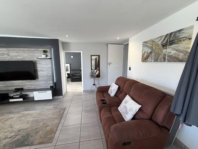 5 Bedroom Property for Sale in Reebok Western Cape